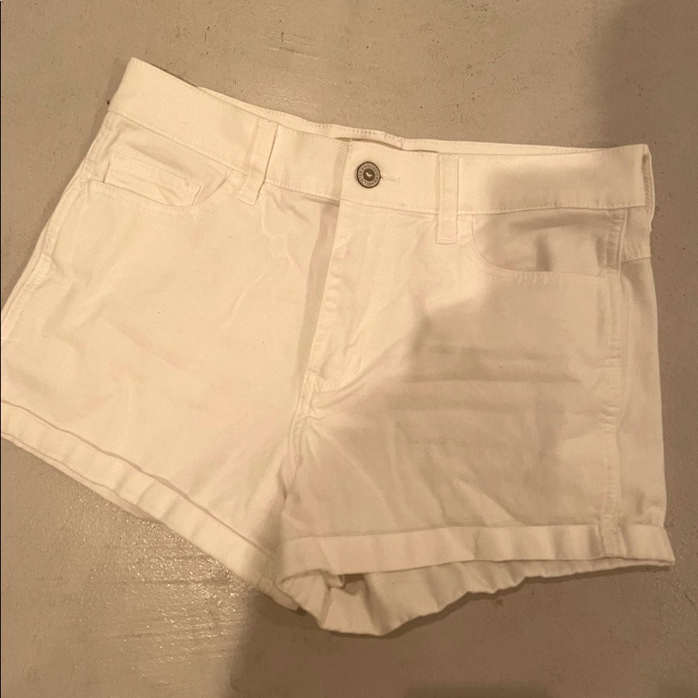 Hollister White cuffed Shorts